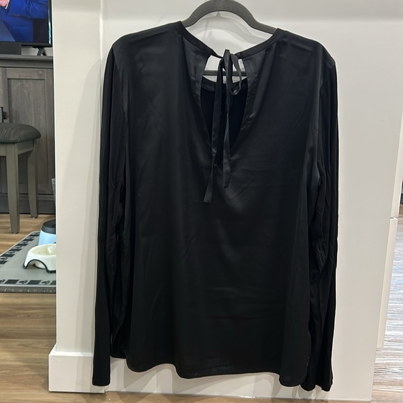 Lord & Taylor long sleeve - Picture 3 of 3